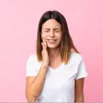 WHAT CAUSES A RED OR STRAWBERRY TONGUE